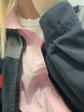 Snapshot of DreamGirl-777 chatting on 02-25-25, 03:42 DreamGirl-777 online show from 02-25-25, 03:42