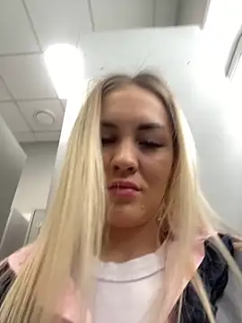 Snapshot of DreamGirl-777 chatting on 02-25-25, 06:47 DreamGirl-777 online show from 02-25-25, 06:47