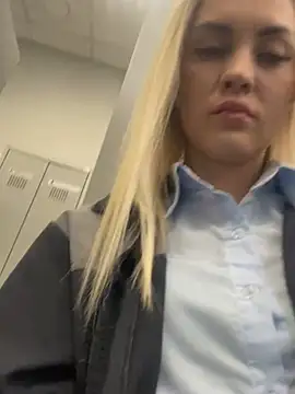 Snapshot of DreamGirl-777 chatting on 03-18-25, 04:15 DreamGirl-777 online show from 03-18-25, 04:15