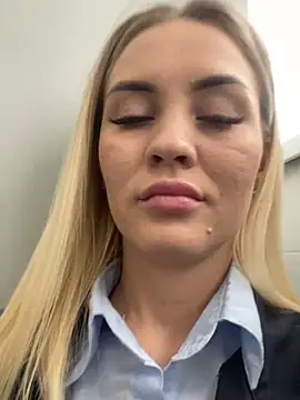 Snapshot of DreamGirl-777 chatting on 03-18-25, 09:09 DreamGirl-777 online show from 03-18-25, 09:09