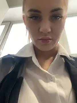 Snapshot of DreamGirl-777 chatting on 03-19-25, 03:30 DreamGirl-777 online show from 03-19-25, 03:30