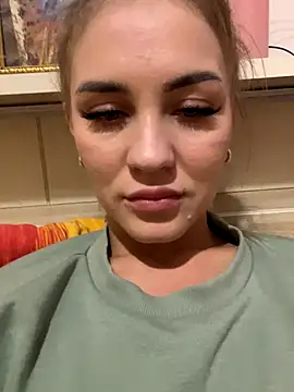 Snapshot of DreamGirl-777 chatting on 09-14-25, 02:05 DreamGirl-777 online show from 09-14-25, 02:05