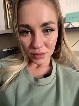 Snapshot of DreamGirl-777 chatting on 09-25-25, 12:53 DreamGirl-777 online show from 09-25-25, 12:53