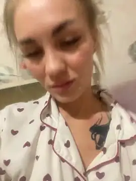 Snapshot of DreamGirl-777 chatting on 09-28-25, 07:52 DreamGirl-777 online show from 09-28-25, 07:52