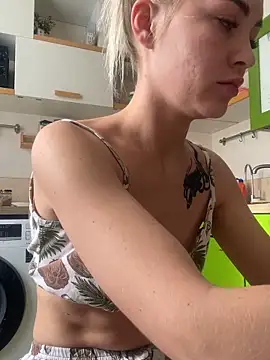 Snapshot of DreamGirl-777 chatting on 10-06-25, 08:23 DreamGirl-777 online show from 10-06-25, 08:23