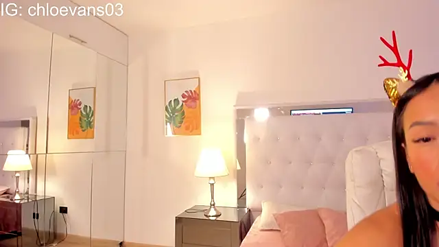 Chloe evans   online show from 12-18-25, 11:27