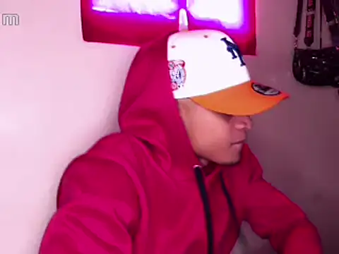 Snapshot of Calientex chatting on 12-17-24, 03:49 Calientex online show from 12-17-24, 03:49