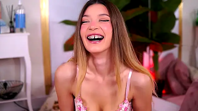 Snapshot of EvaWarenn chatting on 10-22-25, 07:19 EvaWarenn online show from 10-22-25, 07:19