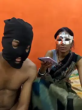 Snapshot of sexycouplemh09 chatting on 03-10-26, 05:07 sexycouplemh09 online show from 03-10-26, 05:07