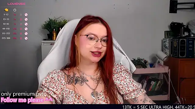 Snapshot of me__hanna chatting on 10-06-25, 11:35 me hanna online show from 10-06-25, 11:35