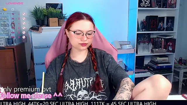 Snapshot of me__hanna chatting on 11-10-25, 10:31 me hanna online show from 11-10-25, 10:31