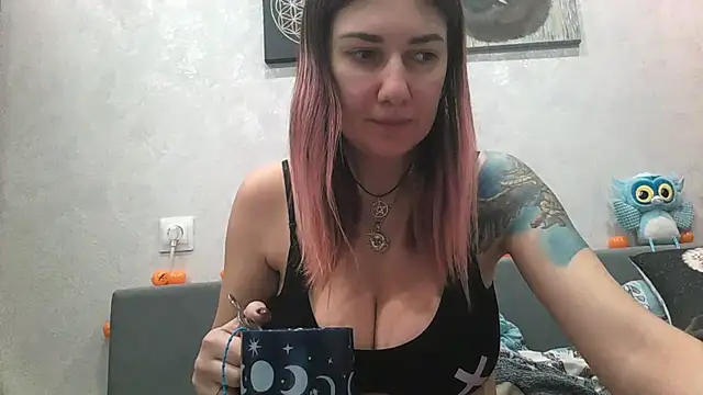 Snapshot of BlueXOwl chatting on 12-05-25, 06:37 BlueXOwl online show from 12-05-25, 06:37