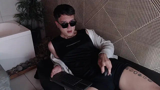 MrUniverse  online show from 12-09-24, 02:56