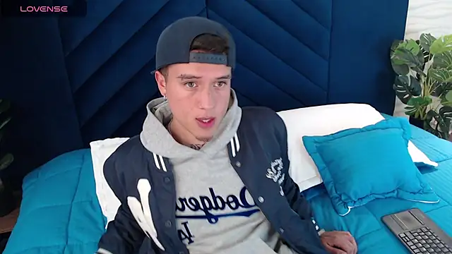 MrUniverse  online show from 12-28-24, 07:54