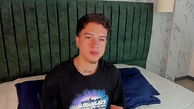 MrUniverse  online show from 02-08-25, 04:03