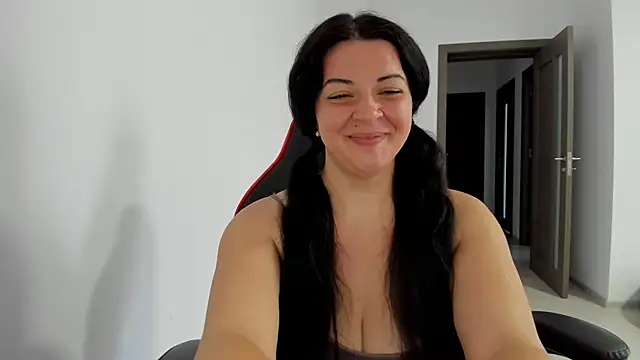 amiraisa11 online show from 06-28-26, 03:51