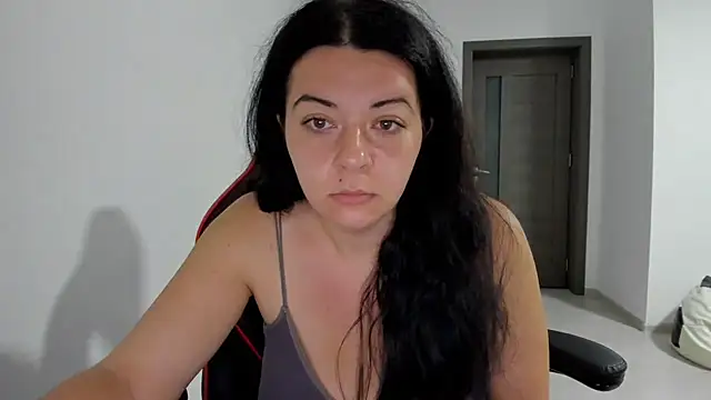 amiraisa11 online show from 07-21-26, 02:47