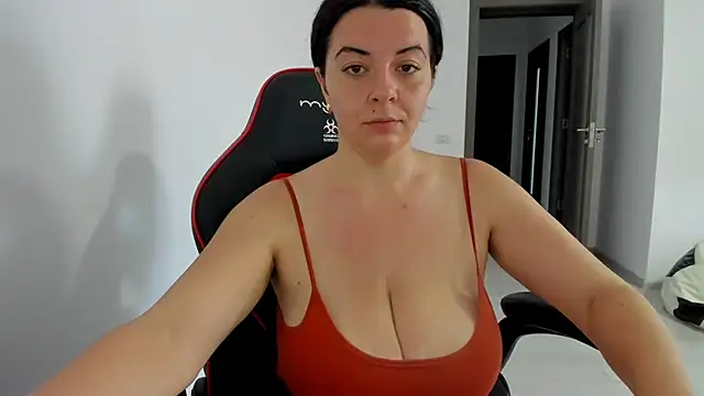 amiraisa11 online show from 07-30-26, 03:00