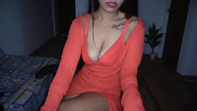 Snapshot of Suzie_darling chatting on 05-22-26, 04:01 Suzie darling online show from 05-22-26, 04:01