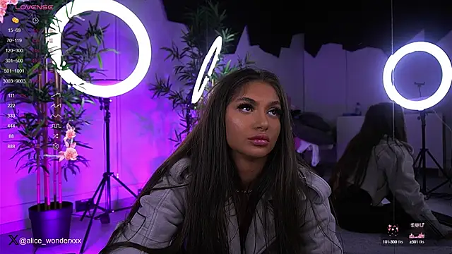 VanessaSimon online show from 01-18-25, 06:13