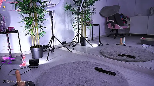 VanessaSimon online show from 01-21-25, 09:03