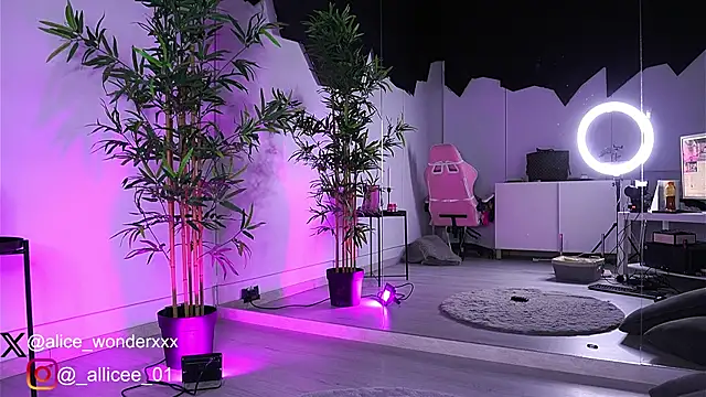 VanessaSimon online show from 03-19-25, 06:03