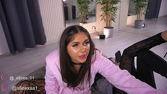 VanessaSimon online show from 03-21-25, 11:33