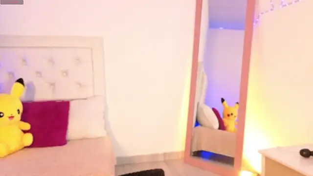 little kawaiigirl  online show from 01-15-26, 11:52