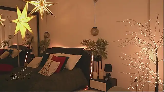 DaisyStacey online show from 12-18-25, 08:04