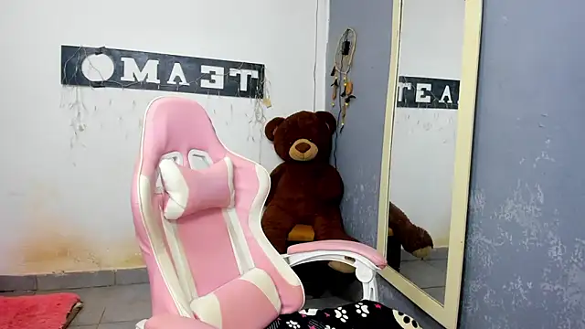 blonde girl01 online show from 12-30-24, 05:13