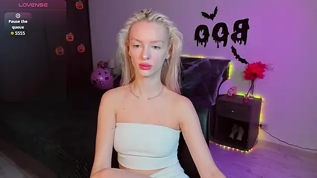 AleksaBlonde online show from 10-20-25, 05:41