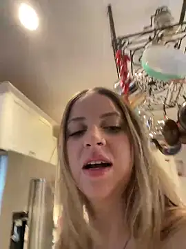 molly witha chance online show from 02-02-25, 08:19