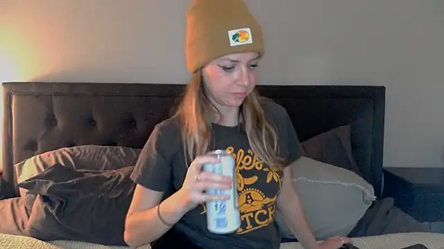 molly witha chance online show from 02-22-25, 04:40