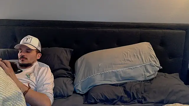 molly witha chance online show from 02-24-25, 12:30