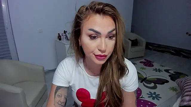 Snapshot of GlossyDiamondX chatting on 01-30-25, 04:58 GlossyDiamondX online show from 01-30-25, 04:58