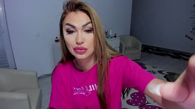 Snapshot of GlossyDiamondX chatting on 02-05-25, 05:41 GlossyDiamondX online show from 02-05-25, 05:41