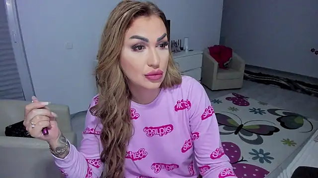 Snapshot of GlossyDiamondX chatting on 02-10-25, 04:30 GlossyDiamondX online show from 02-10-25, 04:30