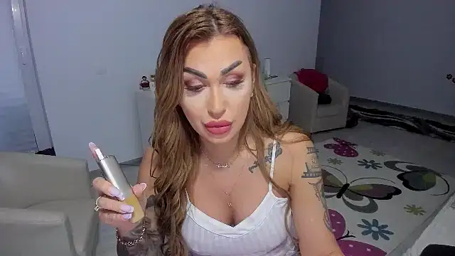 Snapshot of GlossyDiamondX chatting on 02-12-25, 05:47 GlossyDiamondX online show from 02-12-25, 05:47