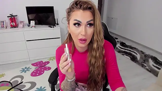 Snapshot of GlossyDiamondX chatting on 03-19-25, 12:45 GlossyDiamondX online show from 03-19-25, 12:45