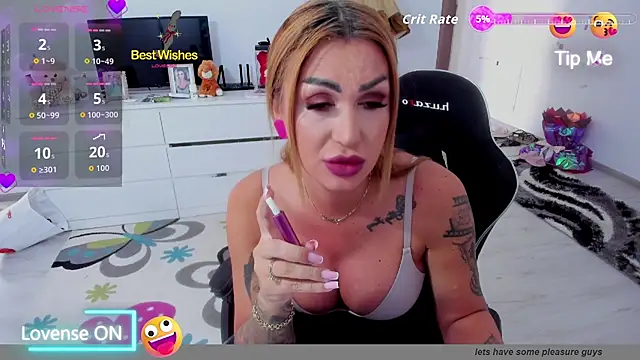 Snapshot of GlossyDiamondX chatting on 09-25-25, 10:19 GlossyDiamondX online show from 09-25-25, 10:19