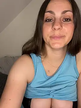 Snapshot of Loella-Rose chatting on 07-19-26, 01:53 Loella-Rose online show from 07-19-26, 01:53