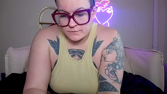 quinnmariexo online show from 02-02-26, 06:28