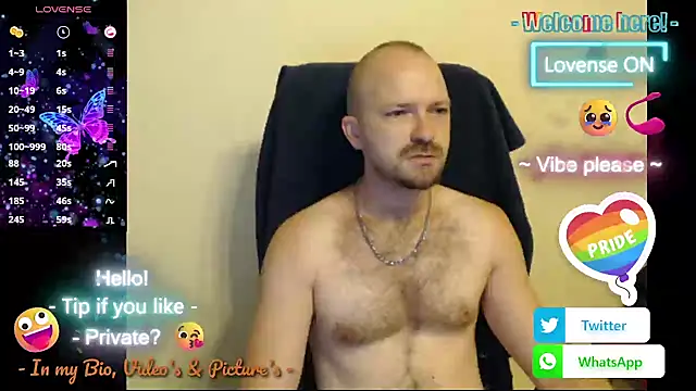 Snapshot of RealManHaveHairy chatting on 09-10-25, 04:23 RealManHaveHairy online show from 09-10-25, 04:23