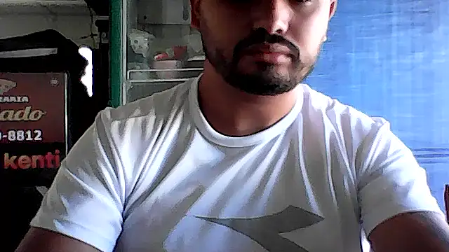 Snapshot of Luizcalado20 chatting on 04-15-26, 02:57 Luizcalado20 online show from 04-15-26, 02:57