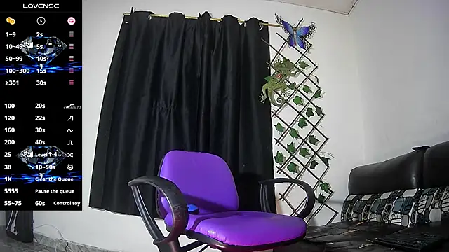 Snapshot of vale_bunny23 chatting on 10-31-25, 02:12 vale bunny23 online show from 10-31-25, 02:12