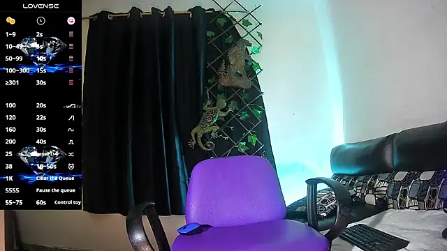 Snapshot of vale_bunny23 chatting on 11-12-25, 02:12 vale bunny23 online show from 11-12-25, 02:12