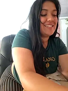 Snapshot of Sophie-hatter chatting on 04-15-26, 08:53 Sophie-hatter online show from 04-15-26, 08:53