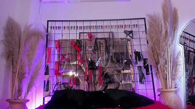 Snapshot of charrlotte_quinn chatting on 03-14-25, 08:38 charrlotte quinn online show from 03-14-25, 08:38