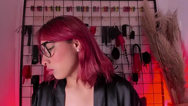 Snapshot of charrlotte_quinn chatting on 09-28-25, 09:09 charrlotte quinn online show from 09-28-25, 09:09