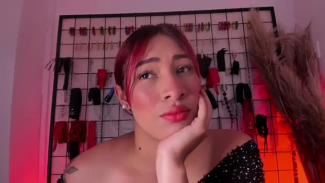 Snapshot of charrlotte_quinn chatting on 10-05-25, 08:51 charrlotte quinn online show from 10-05-25, 08:51